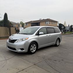 2012 Toyota Sienna