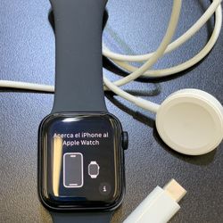Apple Watch 40mm Series SE MXE73LL/ GPS , Nice shape!