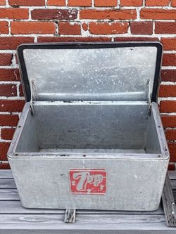 Vintage 1950's Embossed 7Up Aluminum Metal Cooler Ice Chest 22”x13”x13”