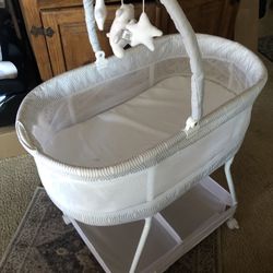 Bassinet Slightly Used