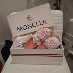 Monster Jeanne Slide In Pink