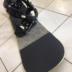 Snowboard Size 146 Burton Dominant w/ Med. Bind.
