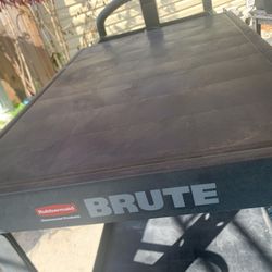 Rubbermaid Commercial Products Heavy Duty Black 2-Shelf Utility Cart with Flat Shelf in Medium