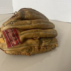 Rawlings RSE36, LH Throw, 12" Glove. Ryne Sandberg Deep Well Pocket Special edition. Pre owned in good condition with signs of normal usage. One strin