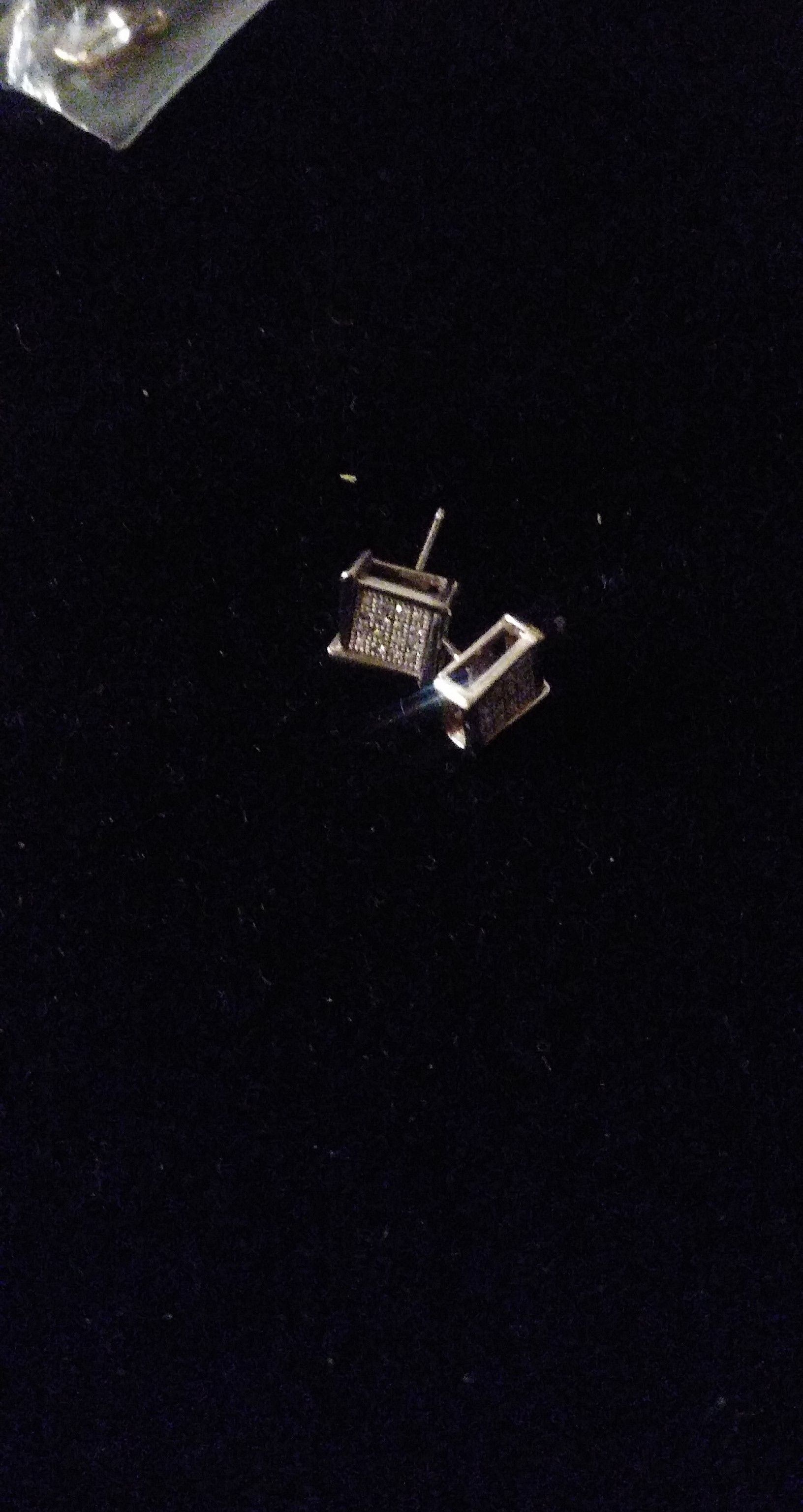 14k diamond chip earrings