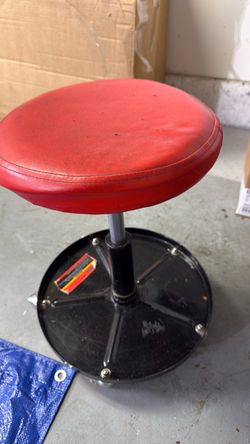 Pneumatic adjustable roller seat