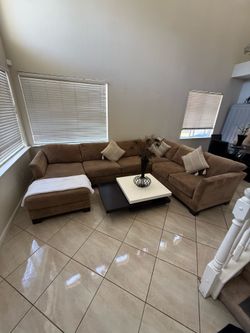 Modern Large Sectional Sofa with Chaise