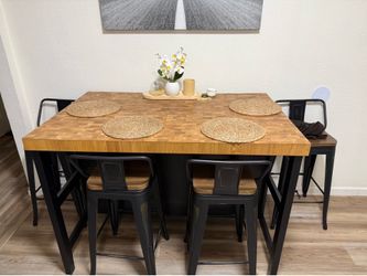 Valdholma table with chairs