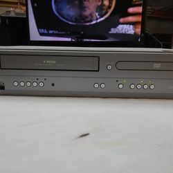 MAGNAVOX VCR PLAYER AND RECORDER WITH DVD PLAYER 