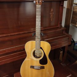 Yamaha Acoustic Guitar FG-331 with Case - Vintage
