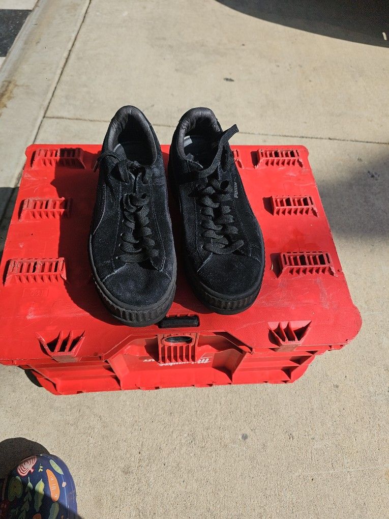 Women's Size 8 And 1/2 Puma Black Suede Tennis Shoes