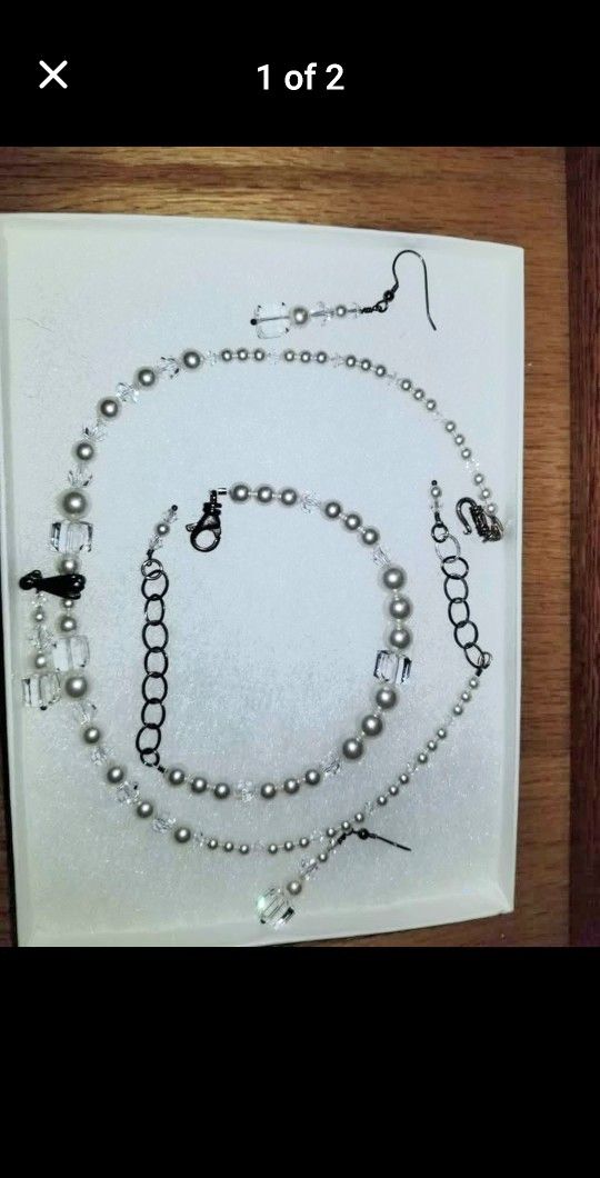 Sterling Silver With Pearls And Shwartzky Crystal Necklace Set