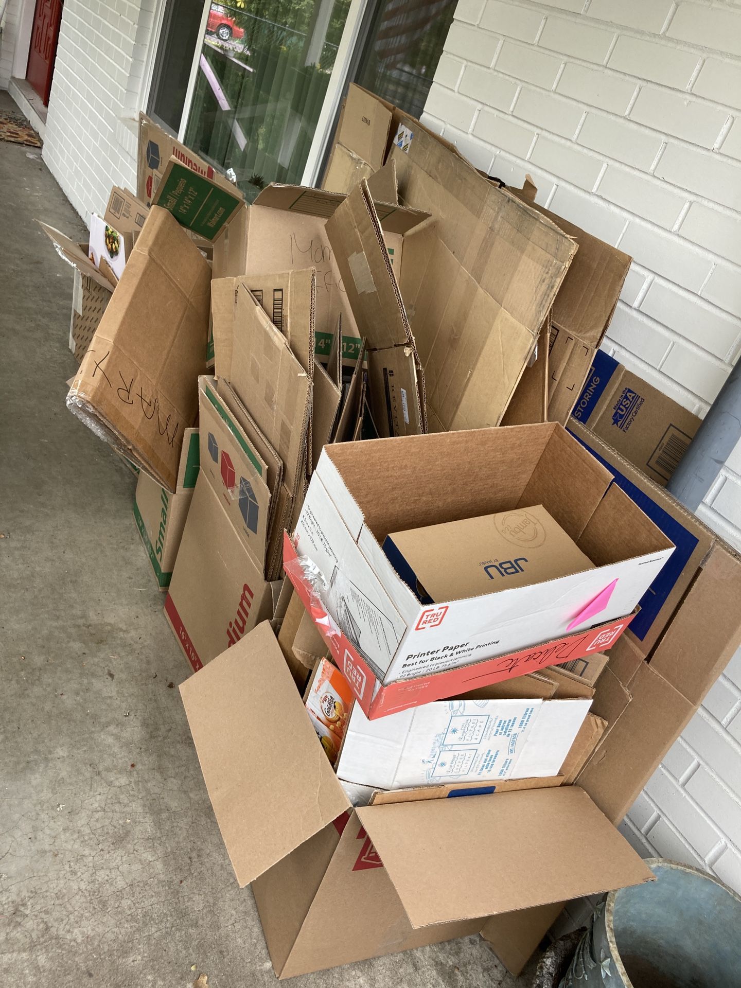 Free moving boxes. Must pick up all.