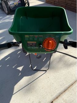 Walk behind seed spreader