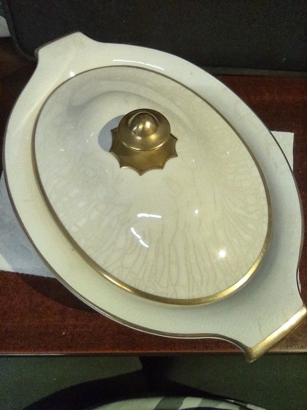 Derwood-8 Vintage Gold Trim Serving Bowl With Lid