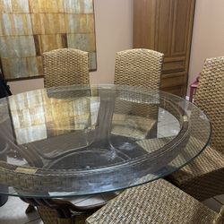 Pier import 1 Dining Table