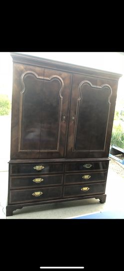 Armoire For sale! Excellent Condition. Aston court By Henredon