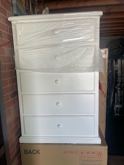 Chest drawers white color pinewood