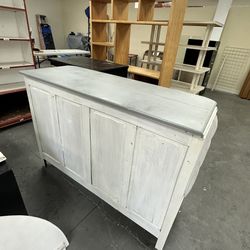 Counter, Shelves & Bookcases. Free