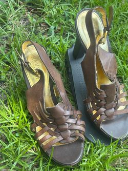 Lauren Ralph Lauren Shaina Sandals Women size 9  Classic brown leather sandals with a woven strap design. These Lauren Ralph Lauren Shaina heels are s