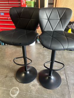 2 Black leather bar stools (adjustable size)