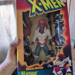 X Men Deluxe Edition Mystique Fully Poseable 10 Inch Action Figure Toy Biz 1996