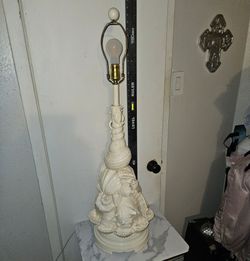 Stunning Vintage "Chalkware stacked seashell lamp".