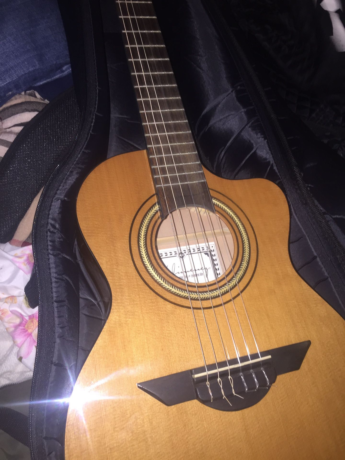 Acustic guitar please offer up!