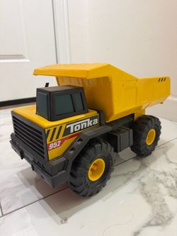 Tonka 952 Dump Truck Toy