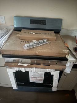 GE gas range