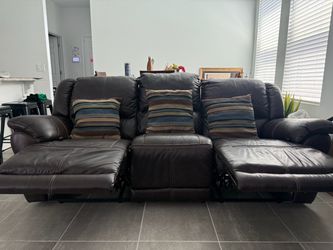 BROWN SOFÁ RECLINABLE