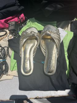 Woman’s Gold Sandles