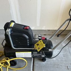  📣 FOR SALE: Husky 8 Gallon Air Compressor – Excellent Working Condition