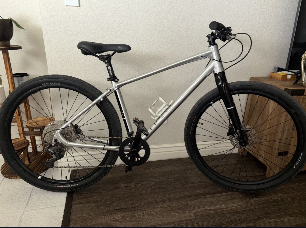 Haro Beasley 27.5 hybrid bike