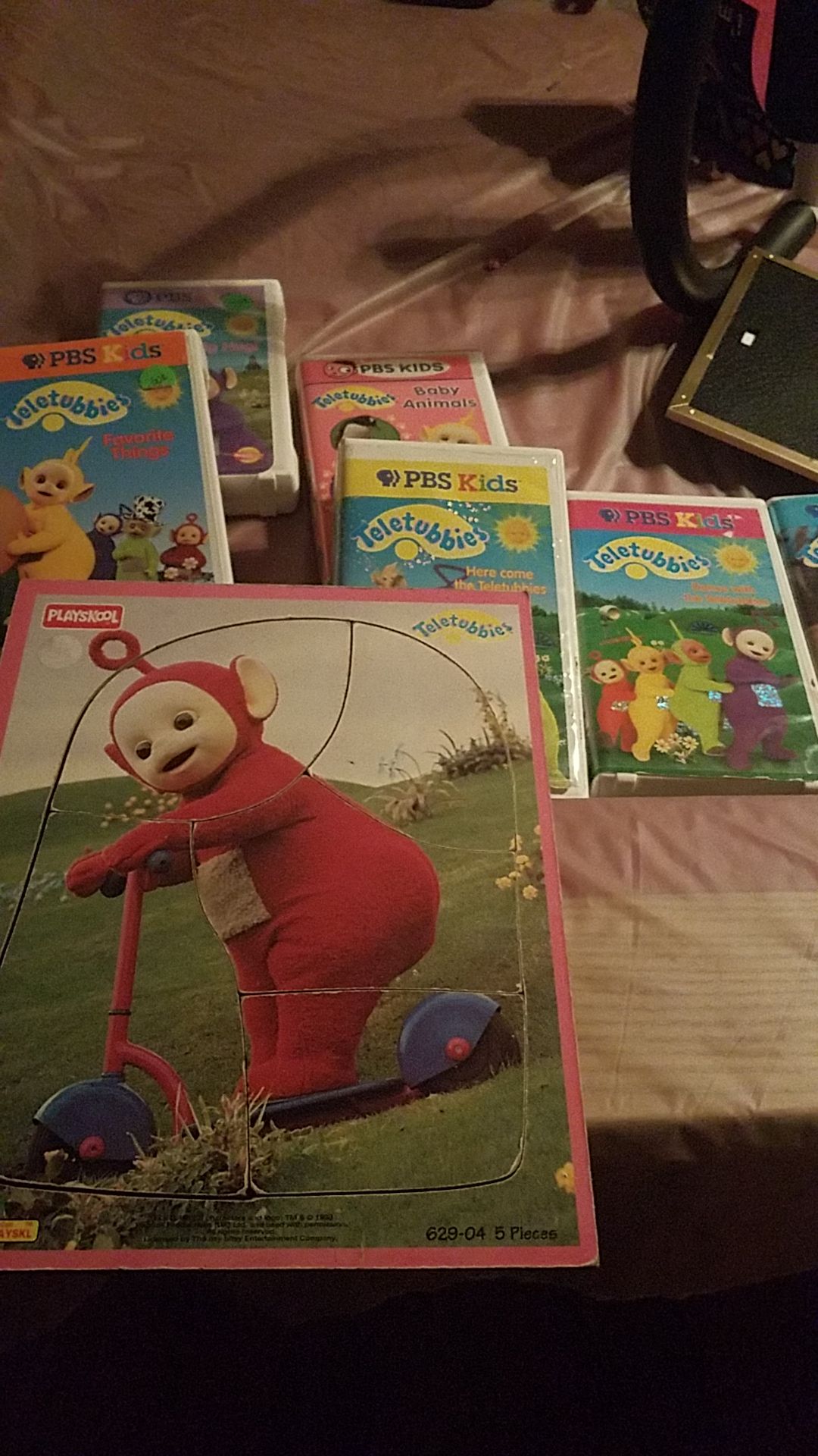 Teletubbies puzzle, memory game and 6 video cassettes