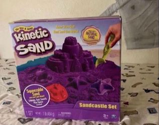 $ 10  Kinetic sand It’s have everything inside the box it all good condition only use it ones.