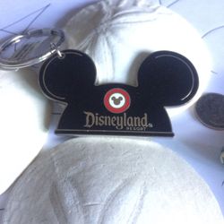Walt Disney World Mickey Mouse Ears #1 Sister Metal Keychains. New
