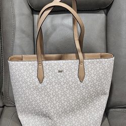 DKNY
Bryant Signature Tote
