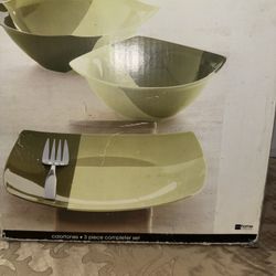 Three-Piece Dinnerware Set