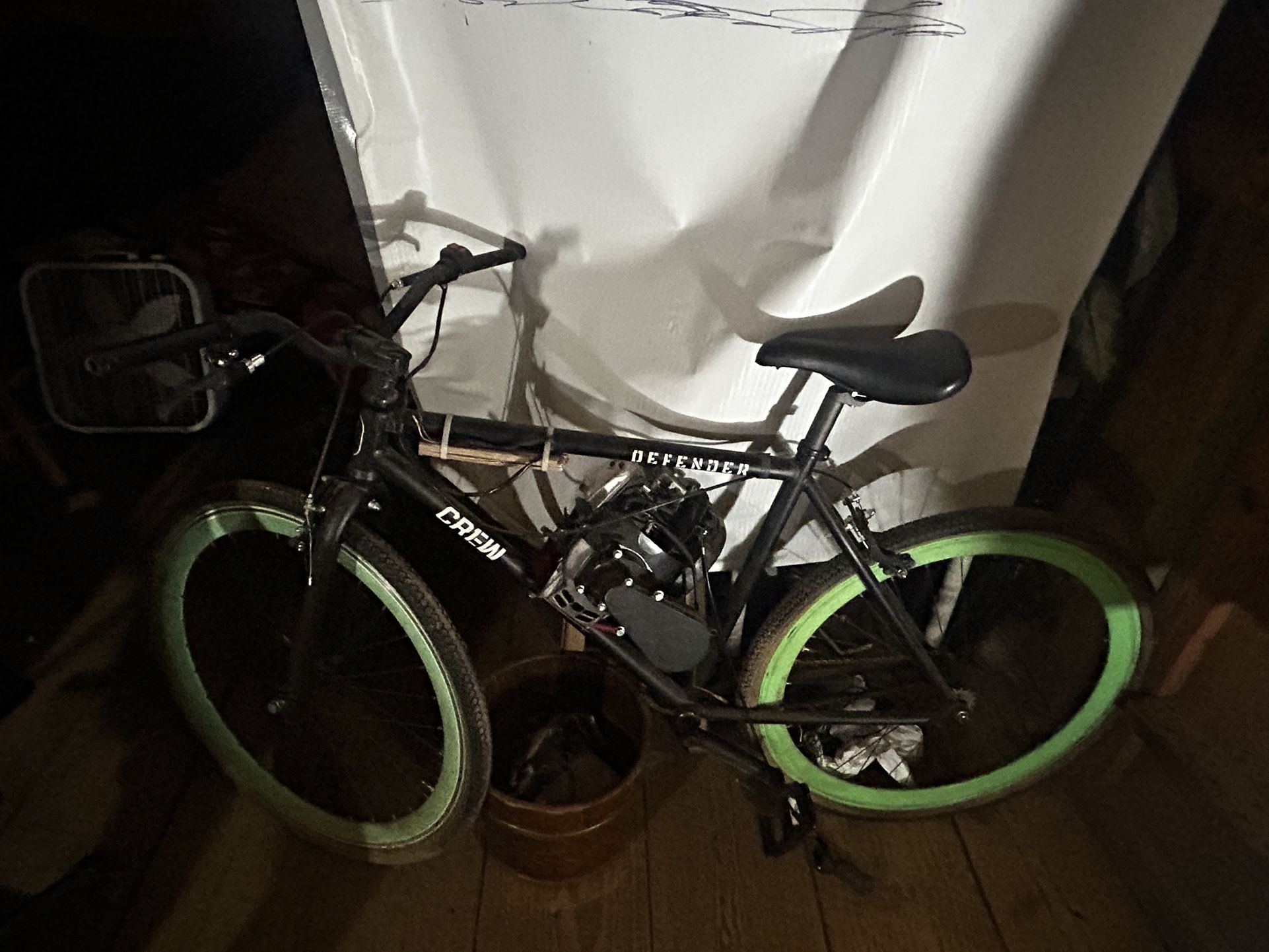 CREW BIKE CO DEFENDER 26" FIXED GEAR SINGLE SPEED BIKE With A Engine Motor, 2 Stroke 40cc