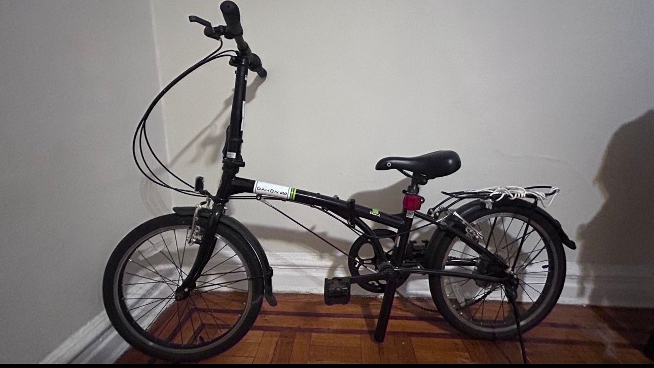 Dahon Dream D6 folding bike 300 pound weight limit.