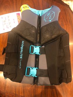New HO Sports Hyperlite Women’s Life Vest size small/petit