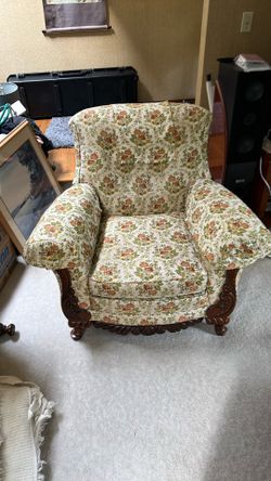 Solid/heavy Quality Single Person Couch/barrel Chair (antique Look) $20