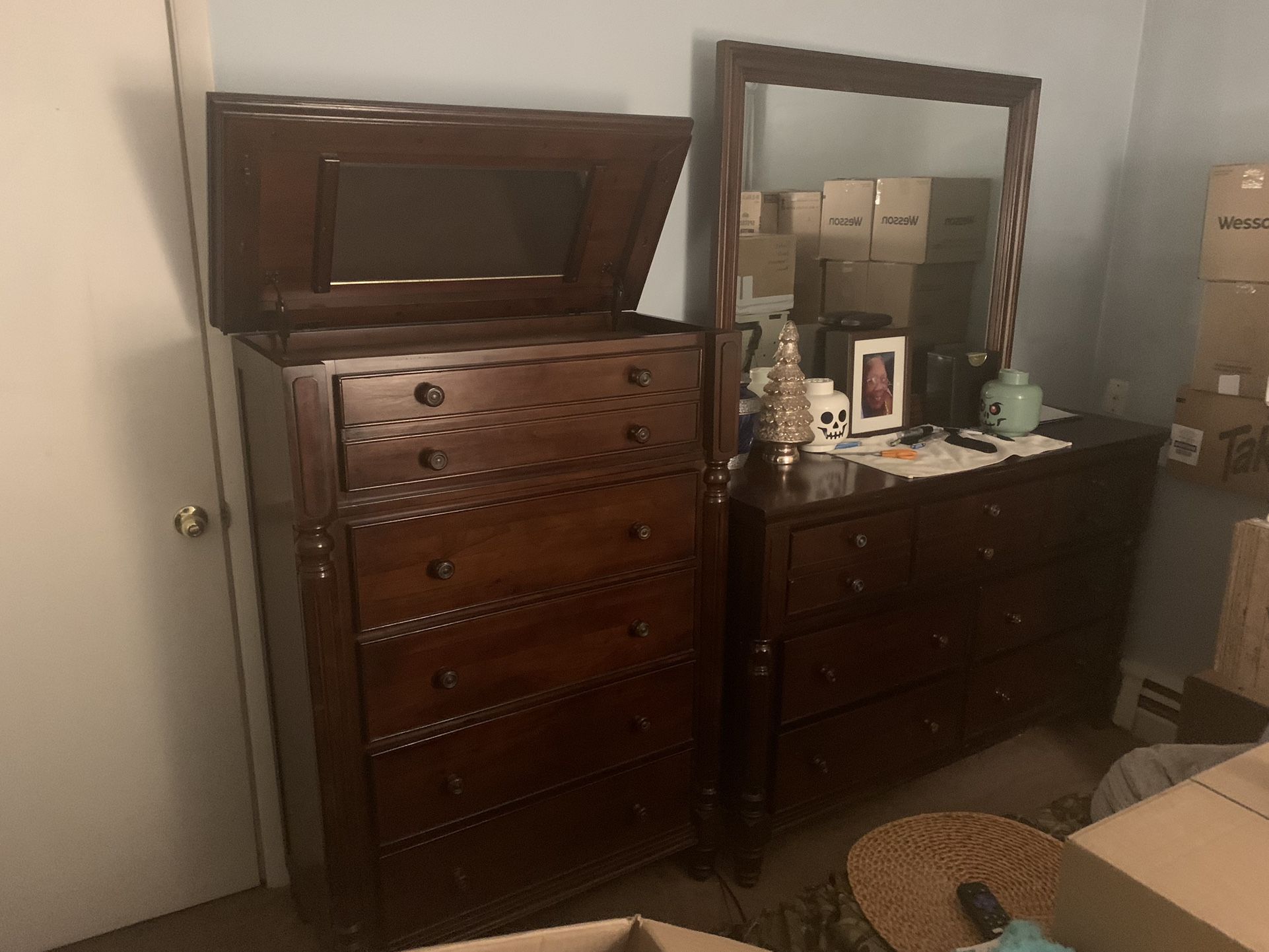 2 piece dresser with mirror and tall dresser with jewelry holder and mirror 