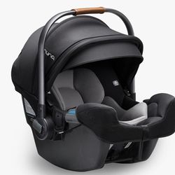 Nuna Pipa Infant Car Seat & Relx Base 