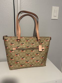 Coach strawberry tote bag 
