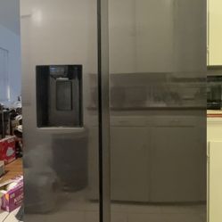 Samsung 36 in. 27.4 cu. ft. Standard Depth Side by Side Refrigerator in Fingerprint-Resistant Black Stainless Steel