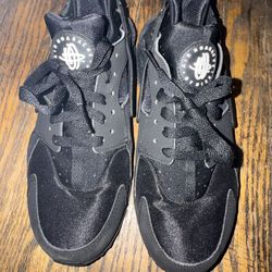 Nike Air Max Hurarche Athletic Lace Up Shoe