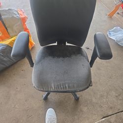Free Office Chair If U Can Reupholster It Rolls Good Still 