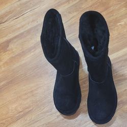BearPaw Black Size 7 Booth Real Fur. Perfect Condition, New